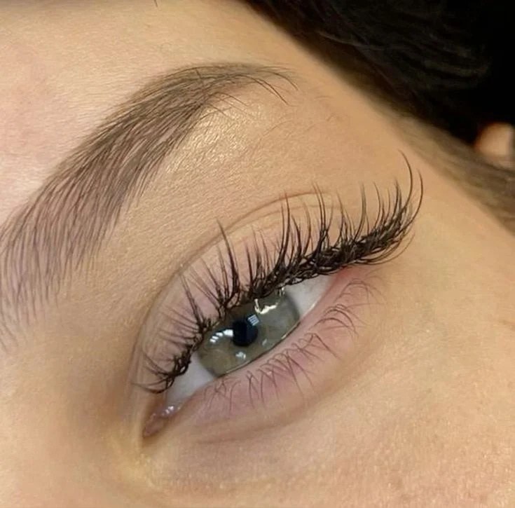 Detalle de mirada y cejas