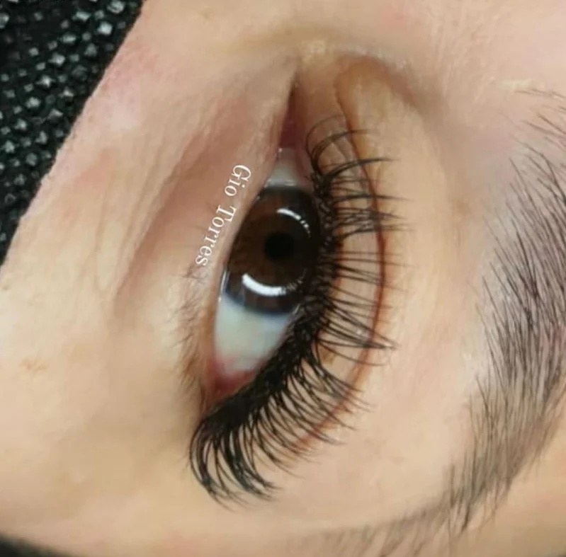Detalle de extensiones de pestañas clásicas