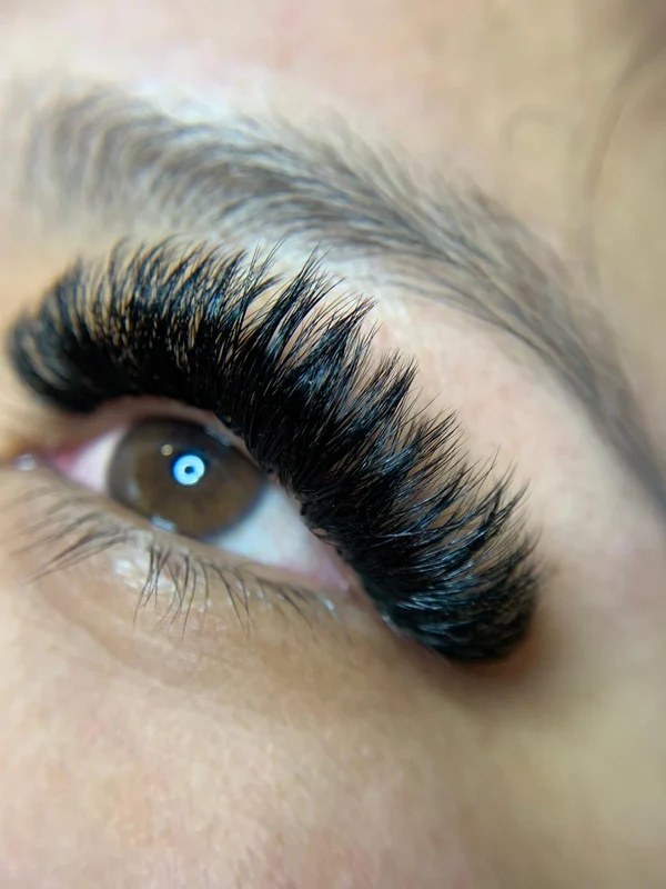 Extensiones de pestañas volumen artesanal